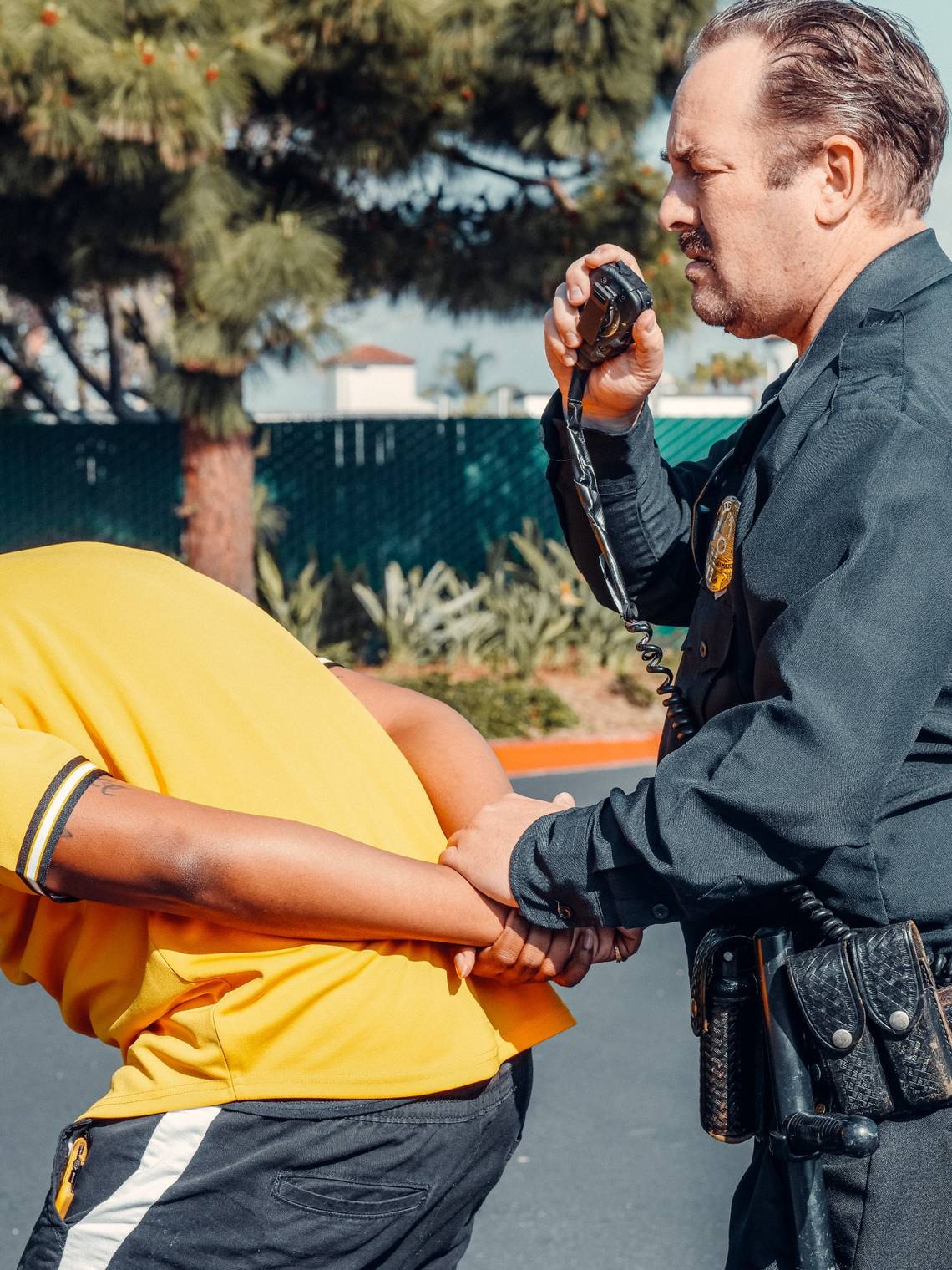 Is it illegal in Texas to take a photo or video of a police officer making an arrest?